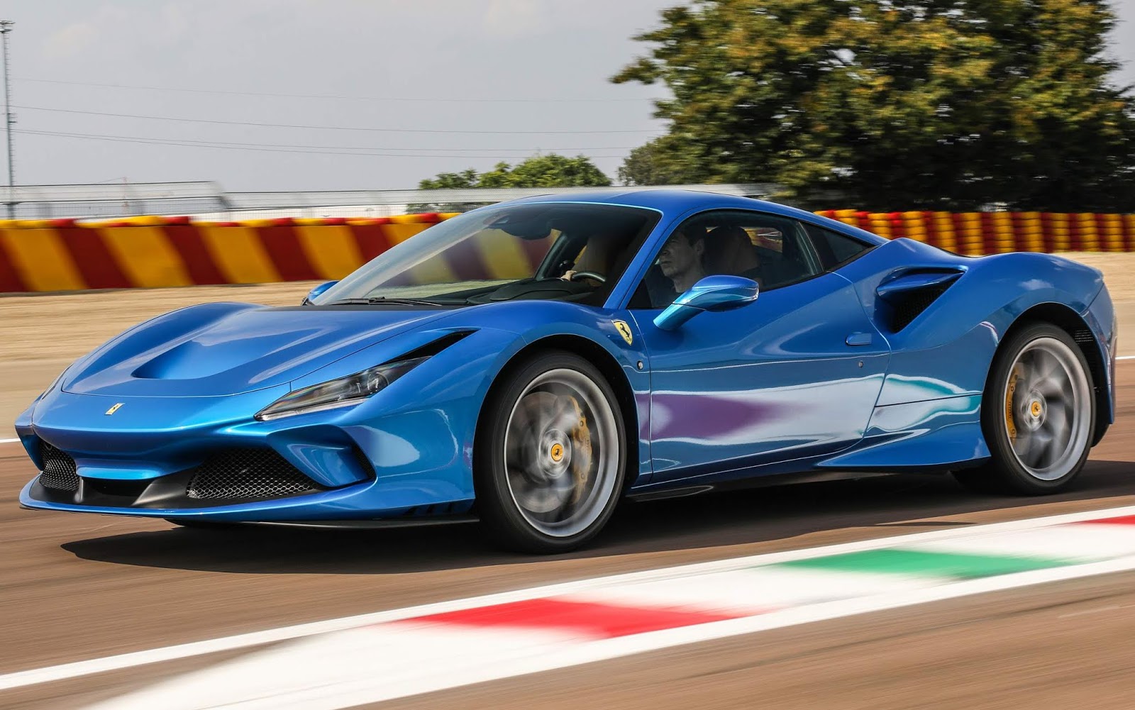 quanto custa uma Ferrari F8