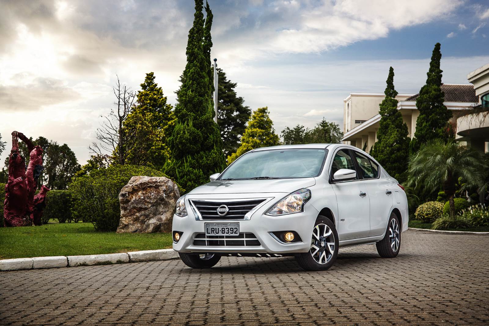 preço do Nissan Versa semi novo