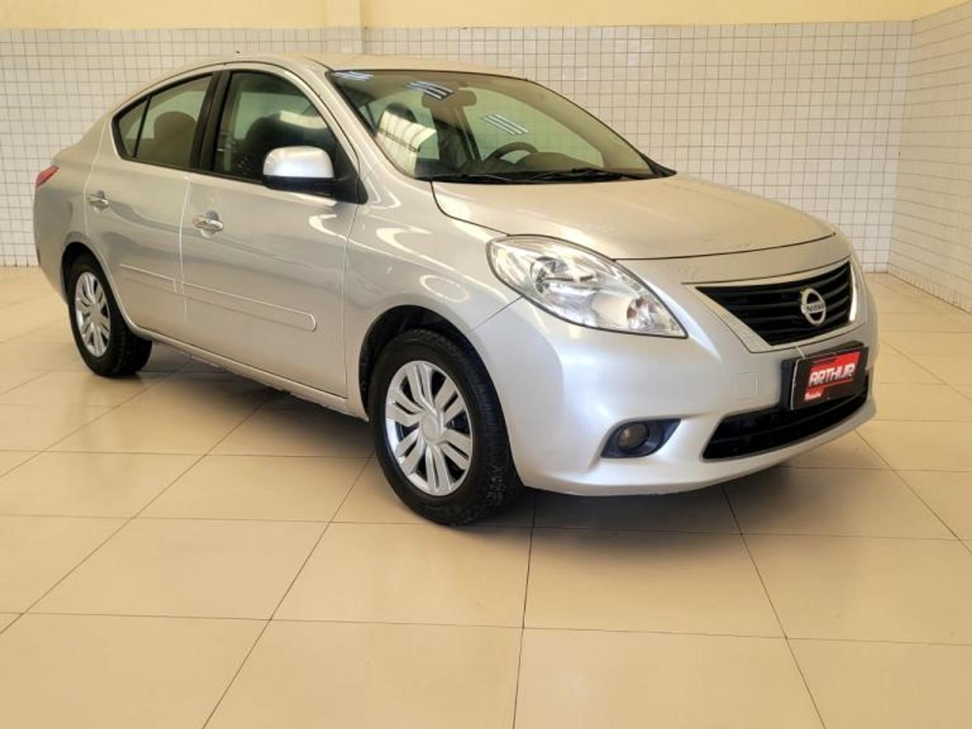 Nissan Versa preço de todos os anos