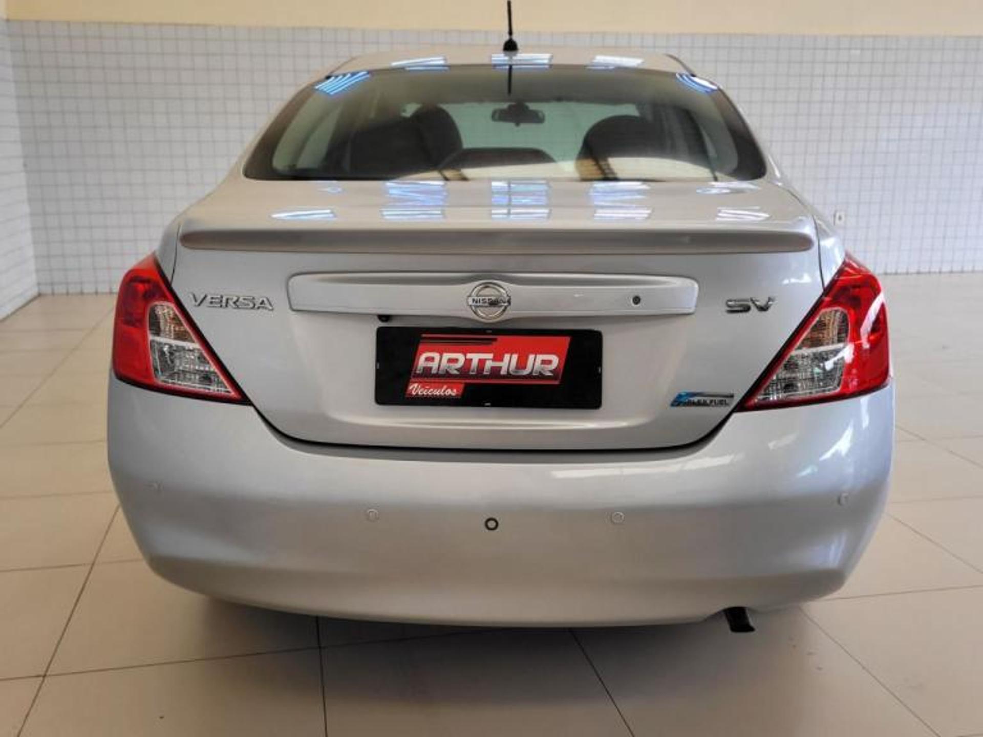 Nissan Versa preço de todos os anos