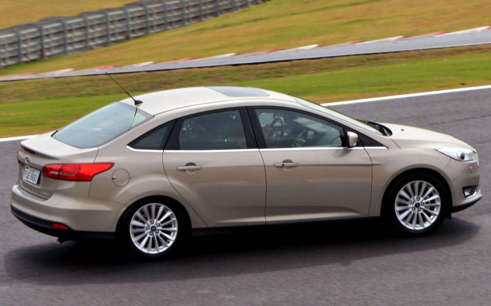 ford focus sedan 2016