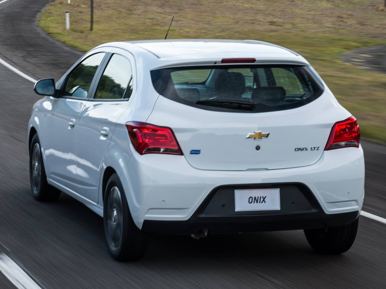 chevrolet onix 2016