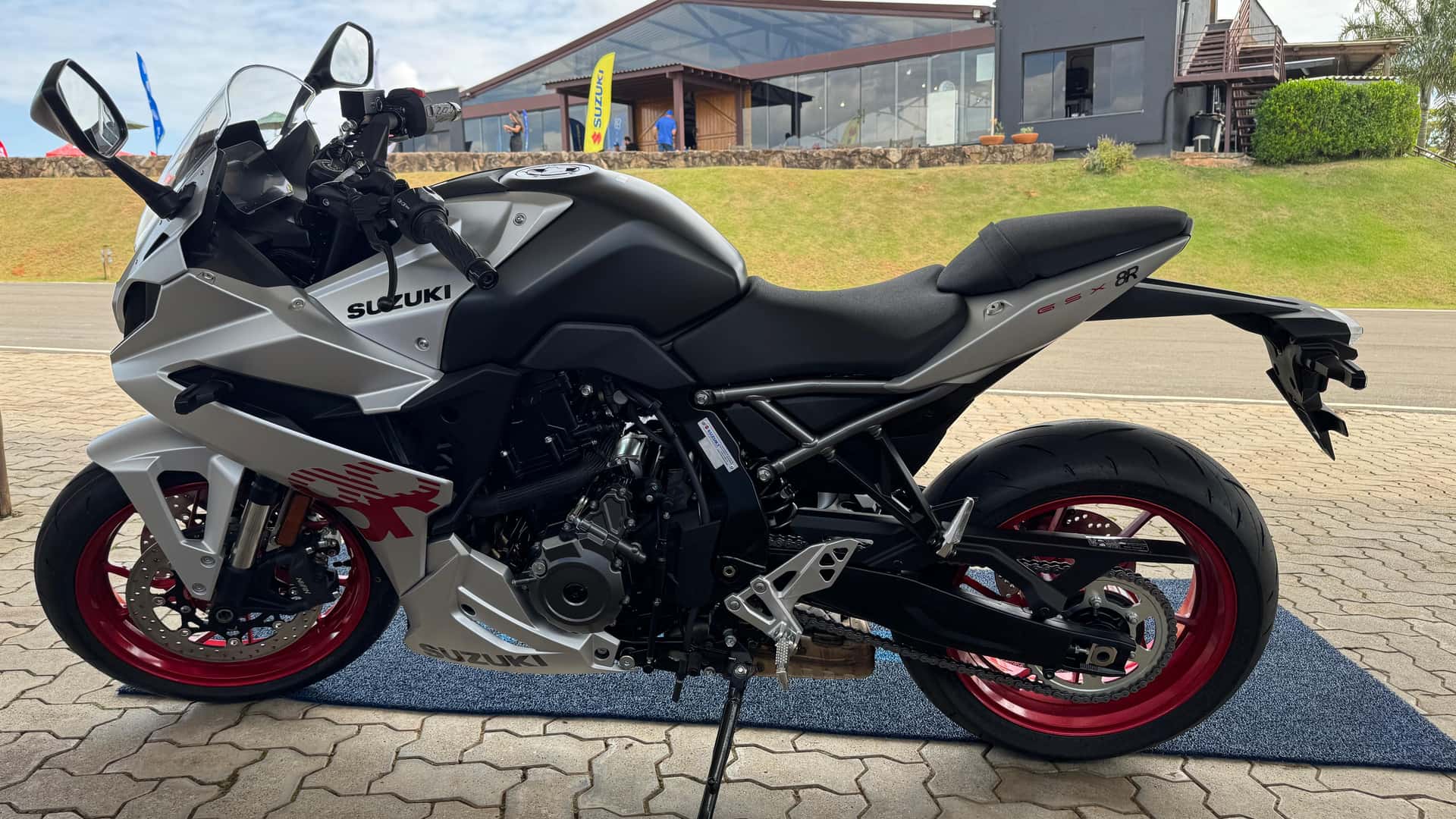 Suzuki GSX 8R
