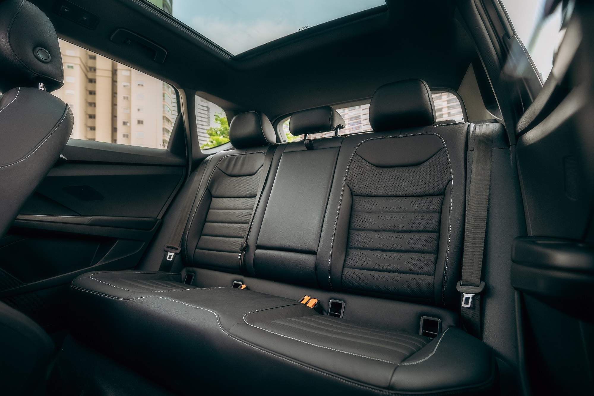 volkswagen tiguan r line 300 tsi