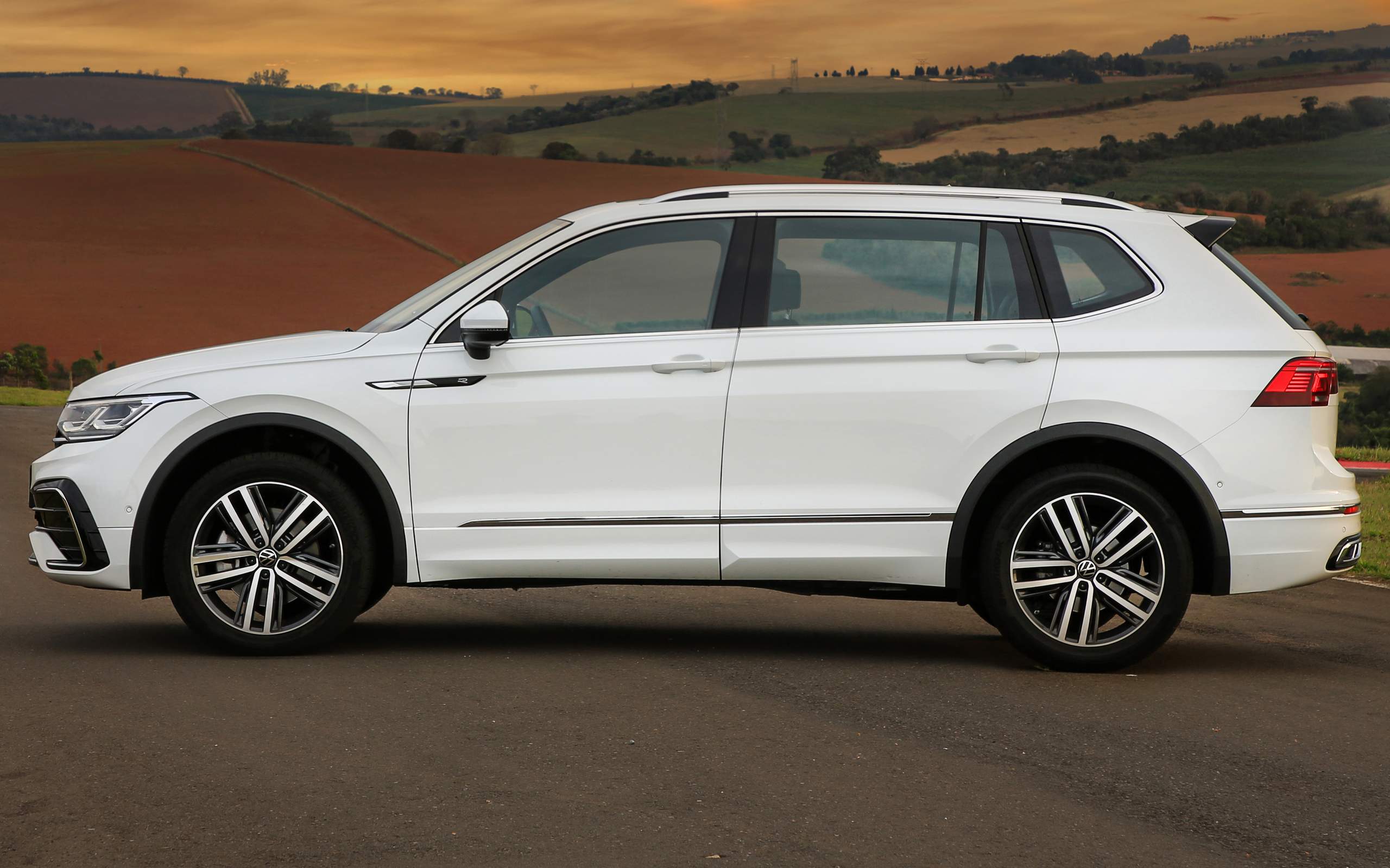 volkswagen tiguan r line 300 tsi