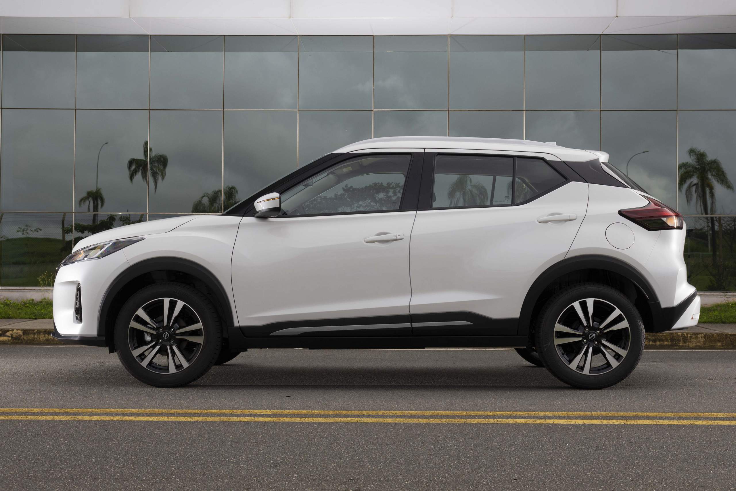 Nissan Kicks Play