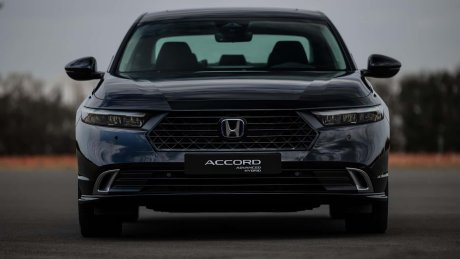 Honda Accord 2026 custa R$ 332.400 e é vendido somente na cor preta